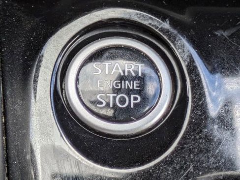 Used 2023 Nissan Versa SV image 28