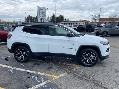 Used 2025 Jeep Compass Limited AWD/4WD image 6