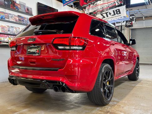 Used 2021 Jeep Grand Cherokee Trackhawk AWD/4WD image 7