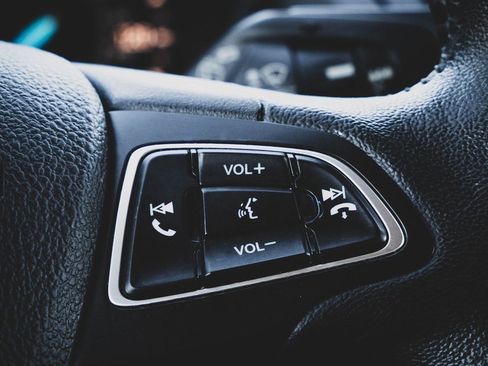 Used 2018 Ford Escape Titanium w/ Ford Safe & Smart Package image 17