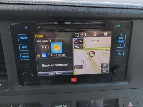 Used 2017 Toyota Sienna L image 21