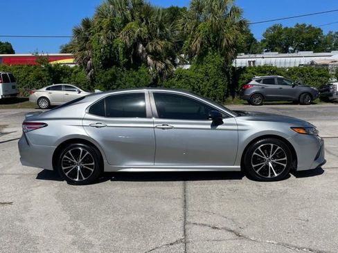 Used 2020 Toyota Camry SE image 3