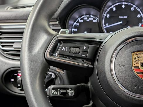 Used 2025 Porsche Macan image 34