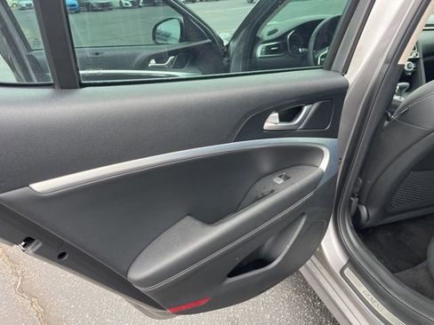 Used 2023 Genesis G70 2.0T AWD/4WD image 11