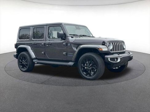 Certified 2025 Jeep Wrangler Unlimited Sahara image 8