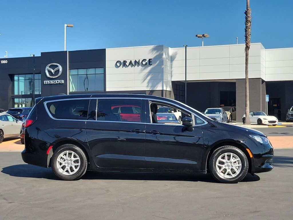 Used 2024 Chrysler Voyager LX FWD image 33