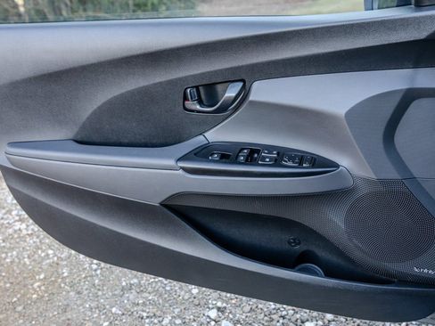 Used 2019 Hyundai Veloster Turbo image 25