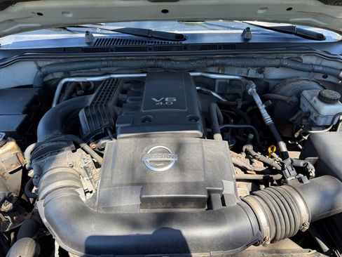 Used 2010 Nissan Frontier SE image 14