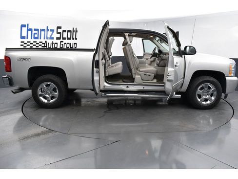 Used 2011 Chevrolet Silverado 1500 LTZ w/ Chrome Essentials Package image 28
