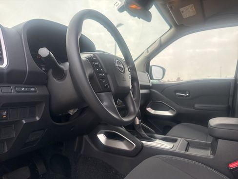 Used 2024 Nissan Frontier SV w/ Technology Package image 24