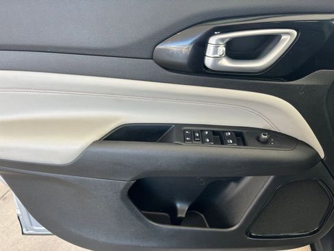 Used 2025 Jeep Compass Limited image 18