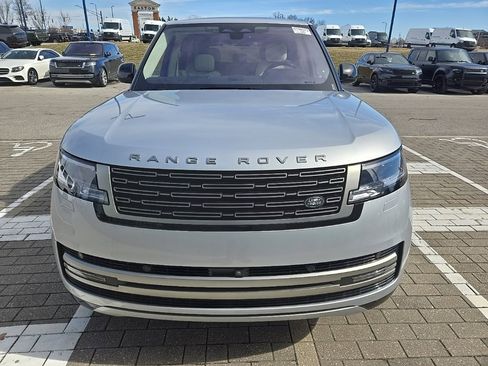 Used 2023 Land Rover Range Rover SE image 2