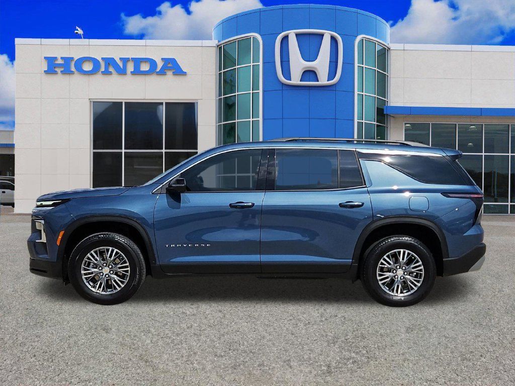 Used 2025 Chevrolet Traverse LT w/ Driver Confidence Package FWD image 6