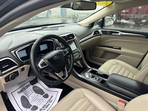 Used 2017 Ford Fusion SE w/ Fusion SE Technology Package AWD/4WD image 14