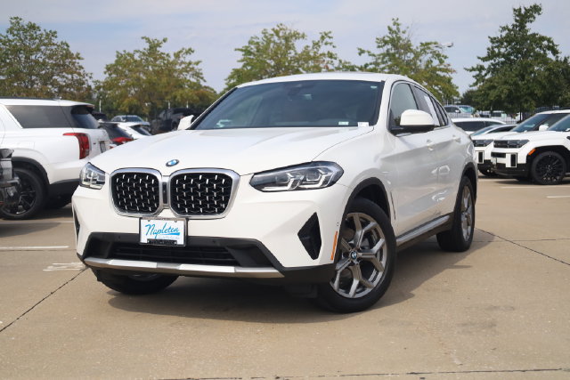 Used 2023 BMW X4 xDrive30i w/ Premium Package AWD/4WD image 2