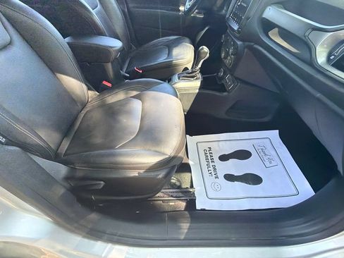 Used 2018 Jeep Renegade Limited w/ UConnect 8.4 Nav Group AWD/4WD image 36