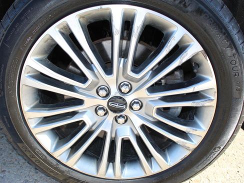 Used 2018 Lincoln MKX Reserve w/ Lincoln MKX Climate Package image 36