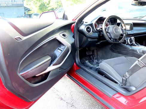 Used 2018 Chevrolet Camaro LT w/ RS Package image 10