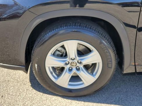 Used 2024 Toyota Highlander LE image 9