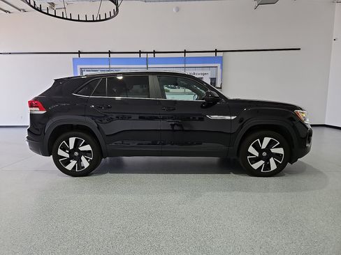 Certified 2024 Volkswagen Atlas Cross Sport SE FWD image 9