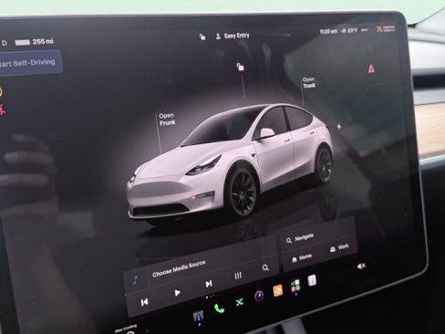 Used 2024 Tesla Model Y Long Range AWD/4WD image 65