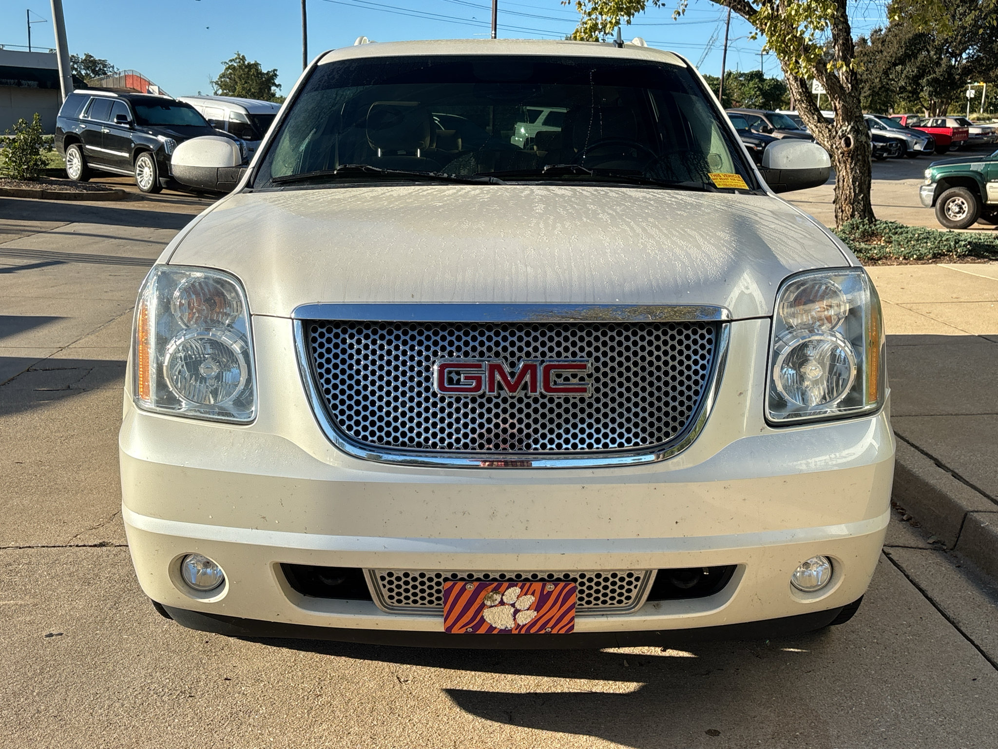 Used 2013 GMC Yukon XL Denali RWD image 3