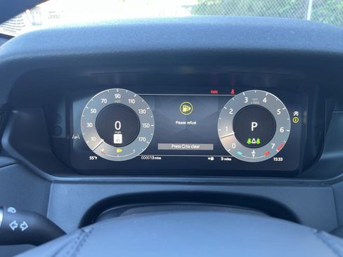 New 2025 Land Rover Range Rover Velar Dynamic SE image 17