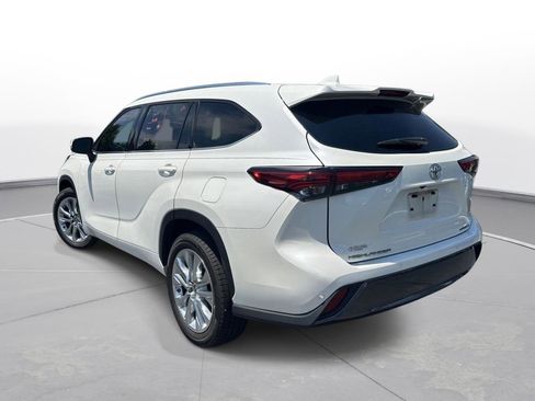 Used 2021 Toyota Highlander Limited FWD image 8