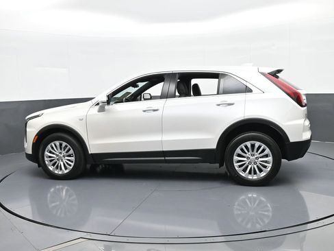 Used 2024 Cadillac XT4 Luxury w/ Cold Weather Package image 3