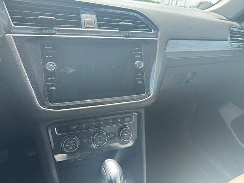 Used 2018 Volkswagen Tiguan SE w/ Panoramic Sunroof Package FWD image 17