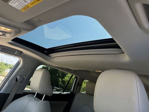 Used 2022 Toyota Highlander XLE FWD image 25
