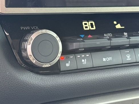 Used 2024 Toyota Tundra Limited image 21