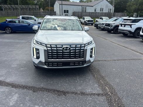 Used 2023 Hyundai Palisade Calligraphy FWD image 3