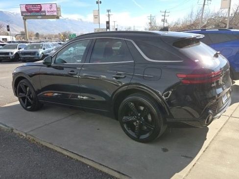 Used 2023 Genesis GV70 2.5T w/ Sport Prestige Package image 3