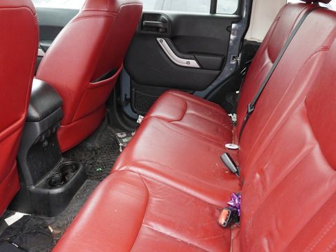 Used 2013 Jeep Wrangler Unlimited Rubicon AWD/4WD image 9