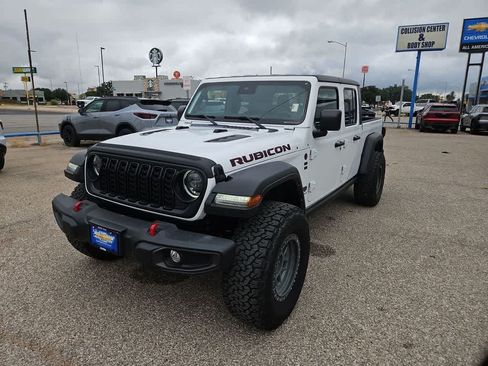 Used 2024 Jeep Gladiator Rubicon AWD/4WD image 4