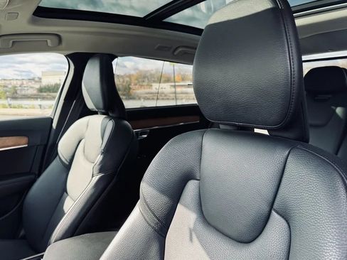 Used 2022 Volvo S90 B6 Momentum image 10