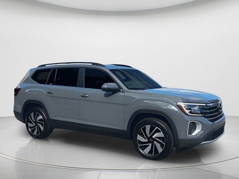 New 2026 Volkswagen Atlas SE image 2