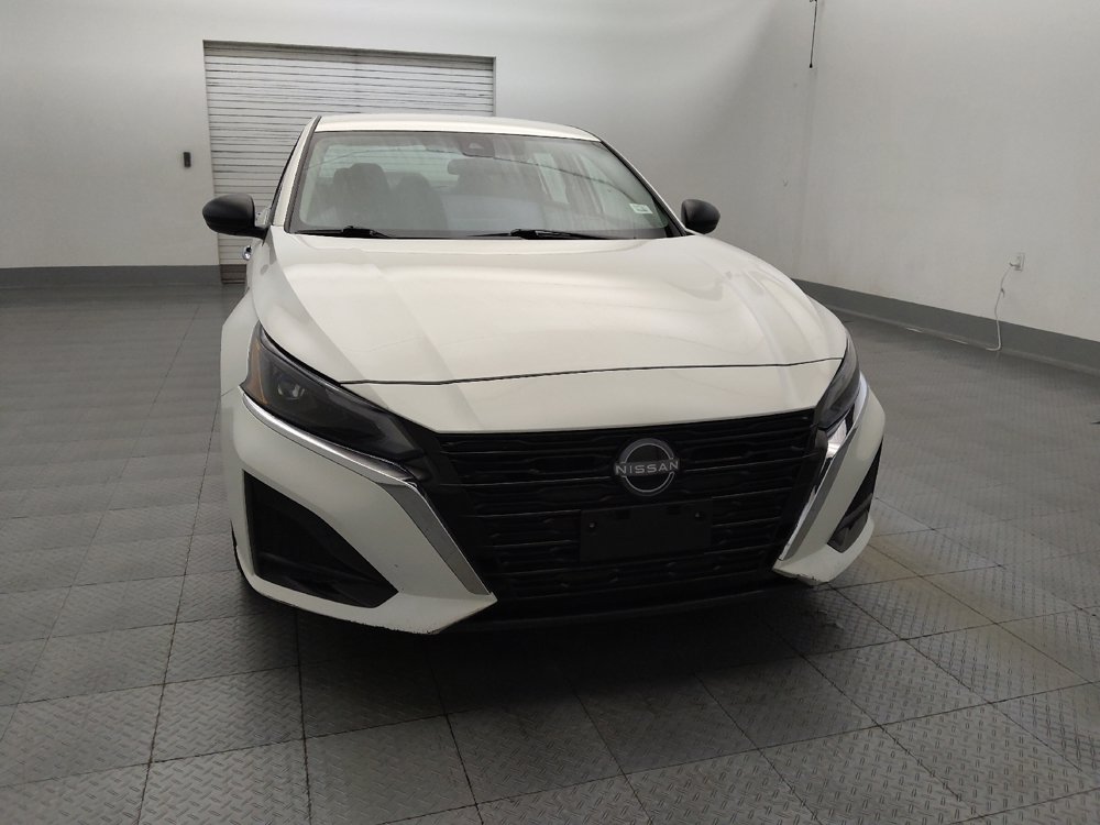 Used 2025 Nissan Altima 2.5 SV FWD image 14