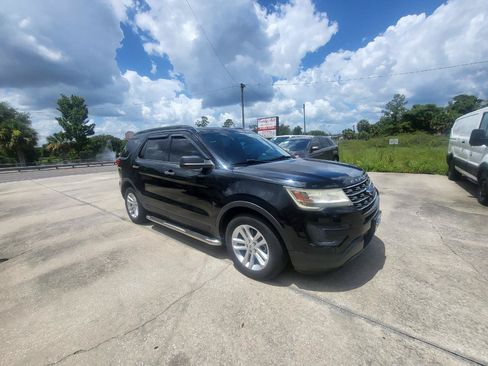 Used 2017 Ford Explorer FWD image 7