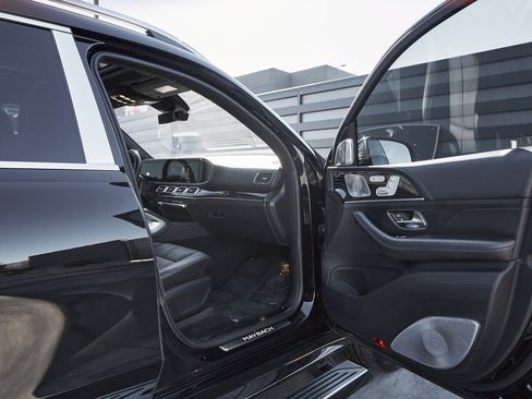 Used 2021 Mercedes-Benz Maybach GLS 600 Maybach GLS 600 image 23