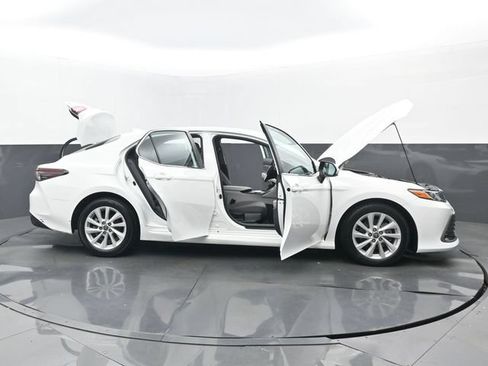 Used 2022 Toyota Camry LE FWD image 29