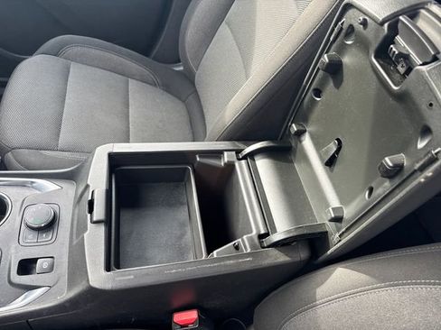 Used 2022 Chevrolet Traverse LT image 29