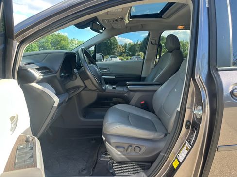 Used 2021 Toyota Sienna XLE w/ XLE Plus Package AWD/4WD image 9