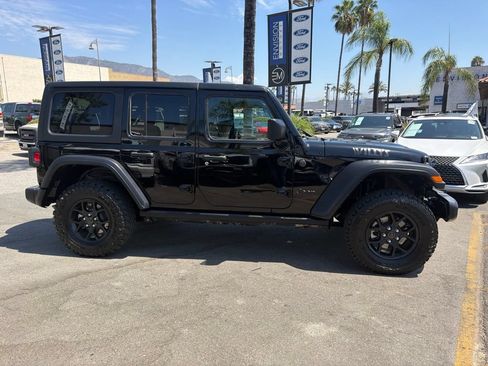 Used 2025 Jeep Wrangler Unlimited Sport AWD/4WD image 14