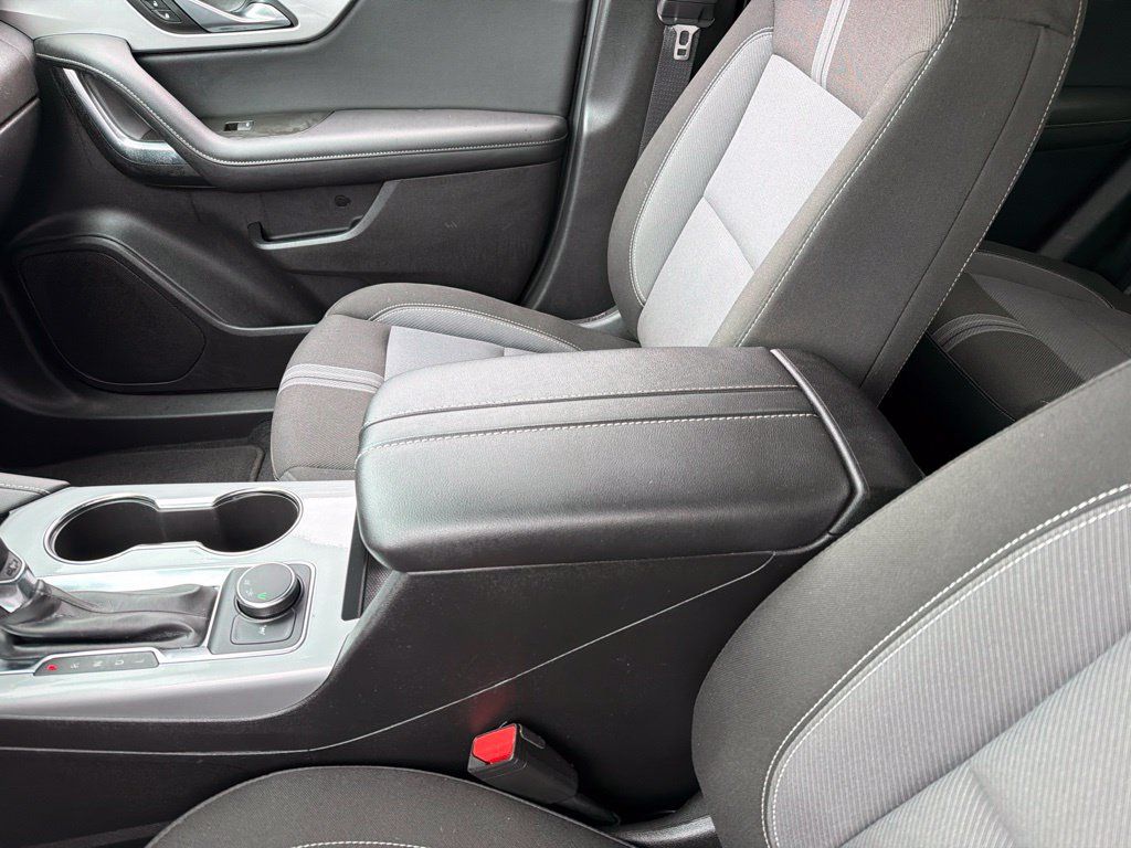 Used 2025 Chevrolet Blazer LT FWD image 13