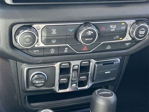 New 2025 Jeep Gladiator Sport image 22