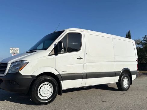 Used 2015 Mercedes-Benz Sprinter 2500 image 2