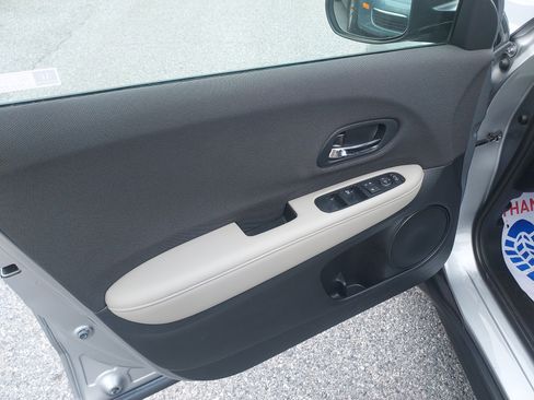 Used 2019 Honda HR-V LX image 13