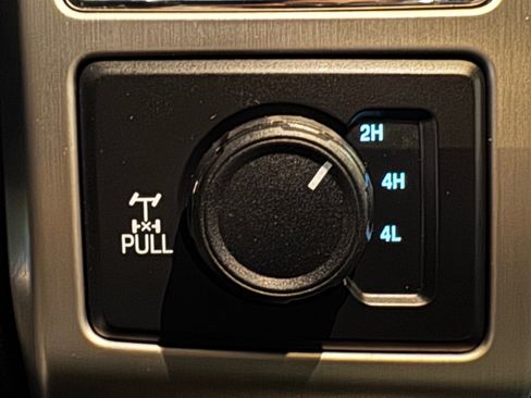 Used 2020 Ford F350 Platinum w/ Tremor Off-Road Package image 38